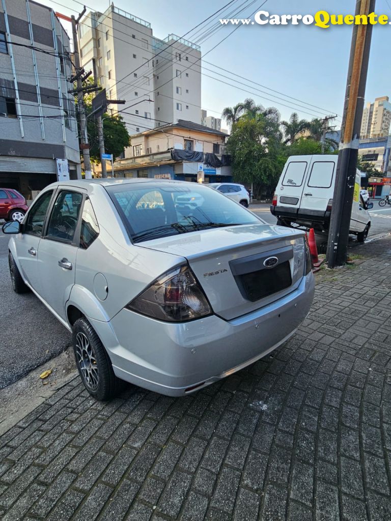 FORD   FIESTA SEDAN SE 1.0 8V FLEX 4P   PRATA 2014 1.0 FLEX - Loja