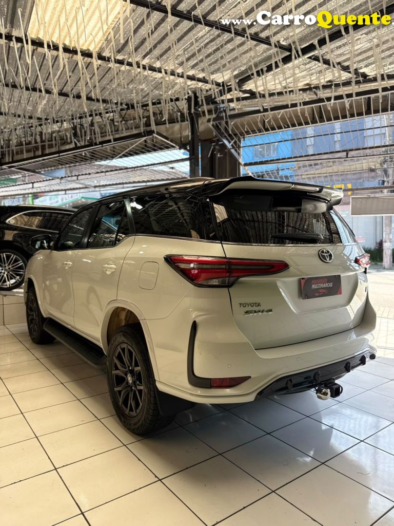 TOYOTA   HILUX SW4 GRS 2.8 TB 4X4 DIESEL AUT.   BRANCO 2024 2.8 DIESEL - Loja