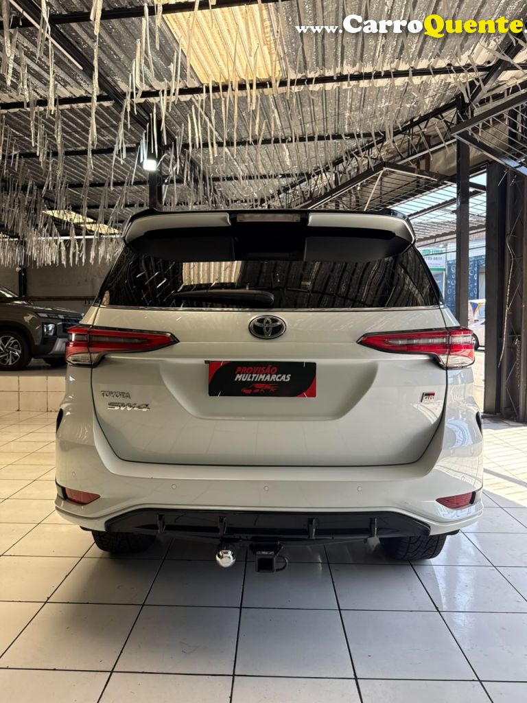 TOYOTA   HILUX SW4 GRS 2.8 TB 4X4 DIESEL AUT.   BRANCO 2024 2.8 DIESEL - Loja