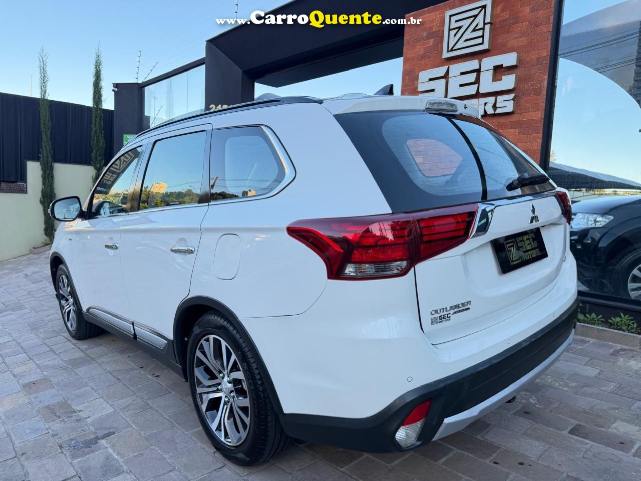 MITSUBISHI   OUTLANDER 3.0 GT 3.0 V6 AUT.   BRANCO 2016 3.0 GASOLINA - Loja