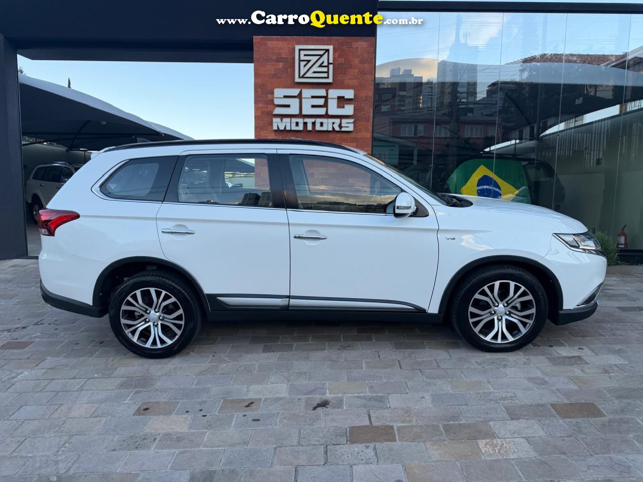MITSUBISHI   OUTLANDER 3.0 GT 3.0 V6 AUT.   BRANCO 2016 3.0 GASOLINA - Loja