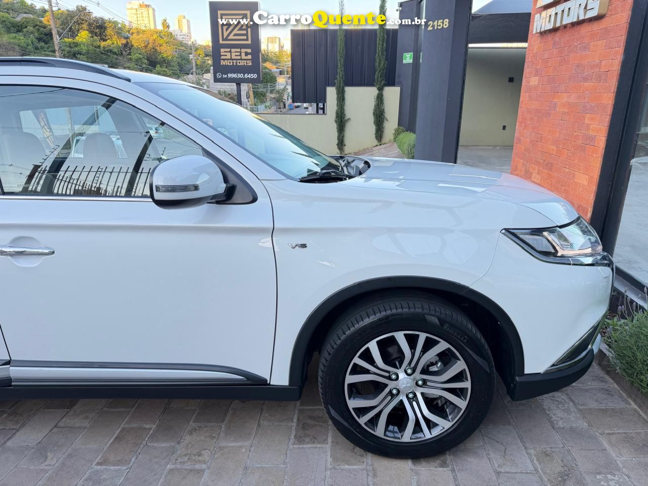 MITSUBISHI   OUTLANDER 3.0 GT 3.0 V6 AUT.   BRANCO 2016 3.0 GASOLINA - Loja