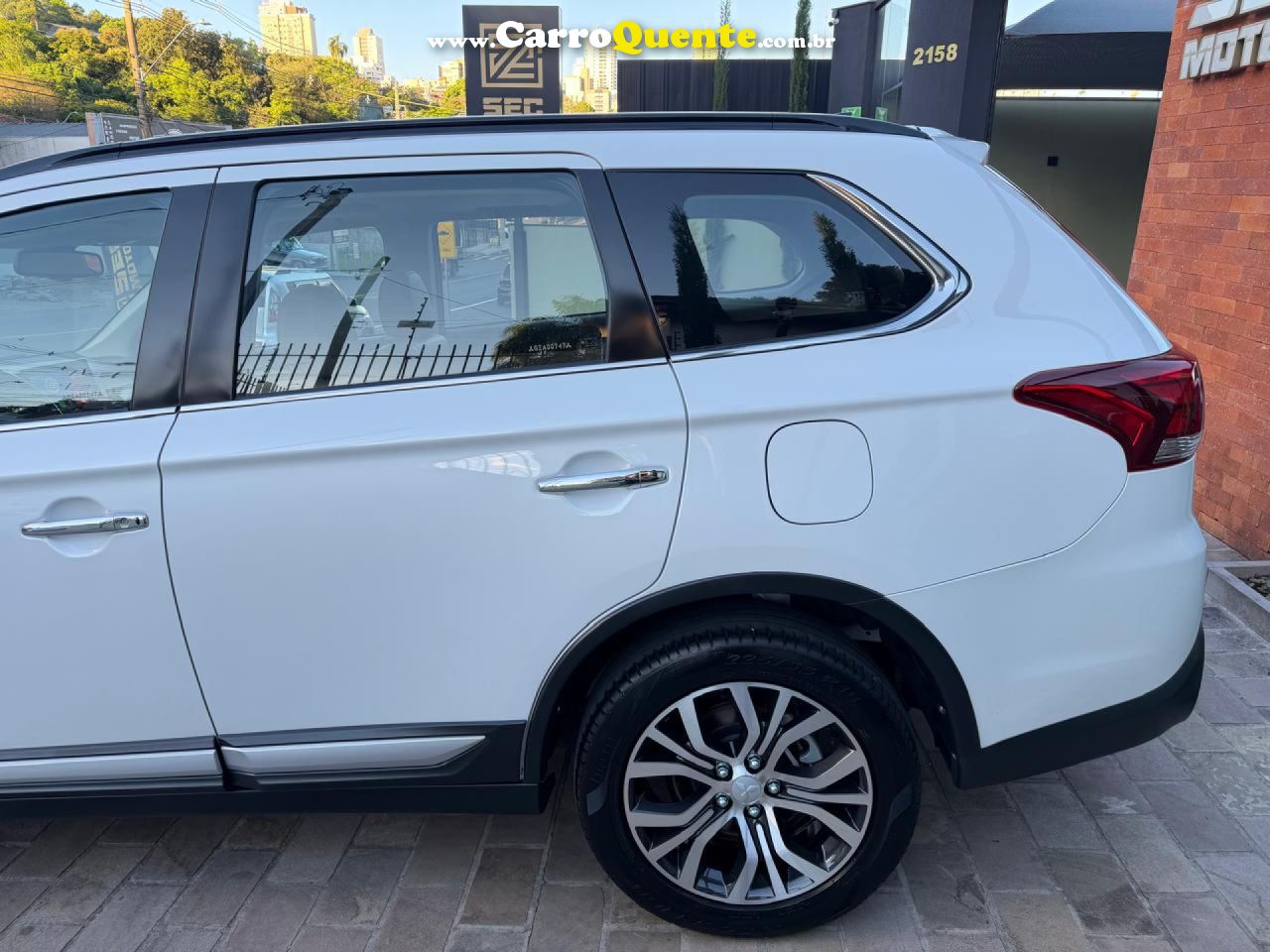 MITSUBISHI   OUTLANDER 3.0 GT 3.0 V6 AUT.   BRANCO 2016 3.0 GASOLINA - Loja
