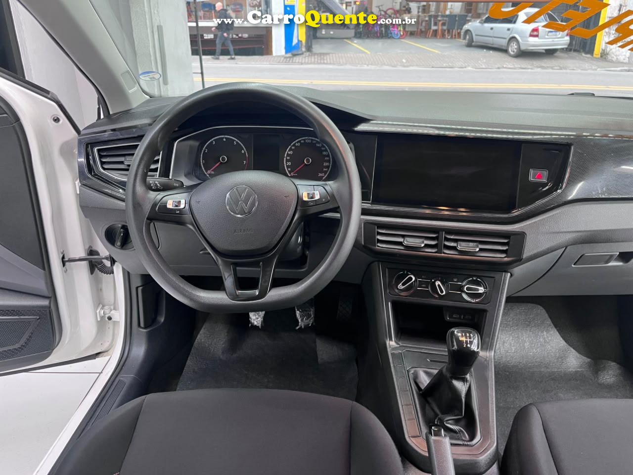 VOLKSWAGEN   POLO TRACK MA   BRANCO 2025 1.0 FLEX - Loja