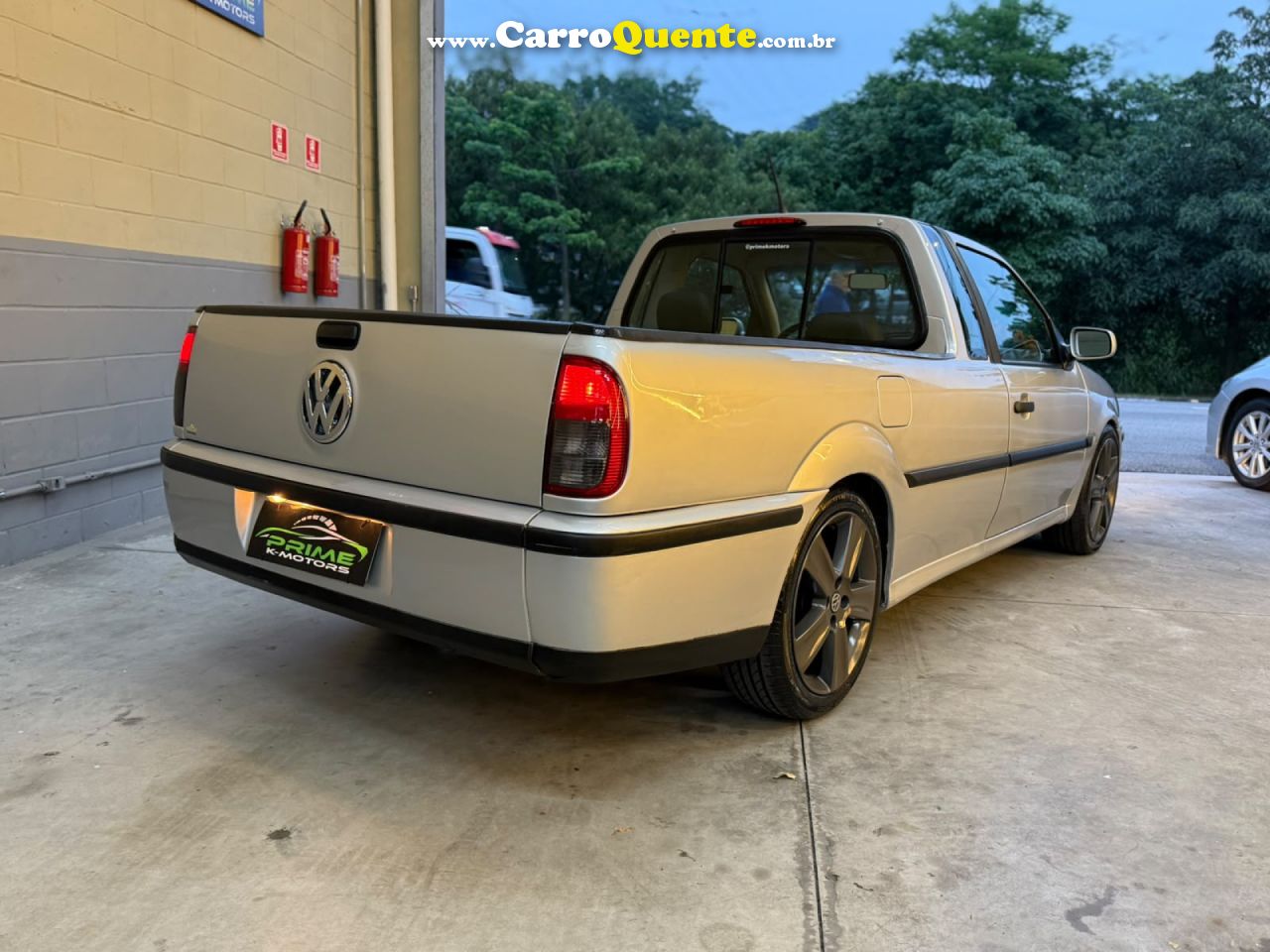 VOLKSWAGEN   SAVEIRO CITY 1.6   PRATA 2002 1.6 GASOLINA - Loja