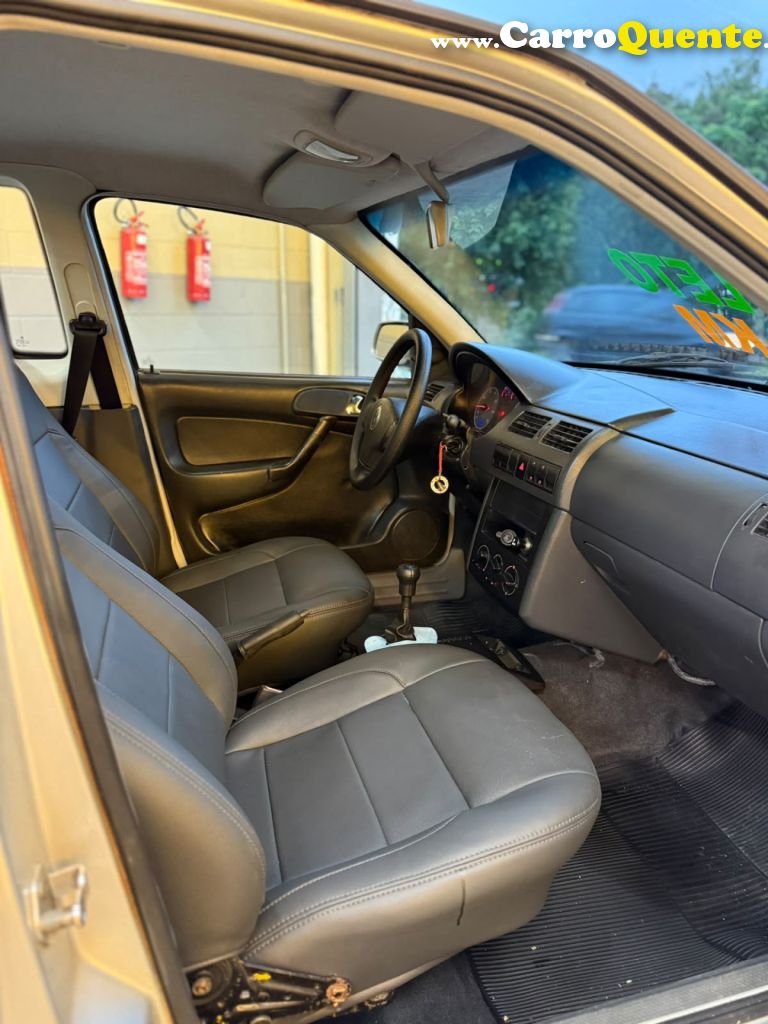 VOLKSWAGEN   SAVEIRO CITY 1.6   PRATA 2002 1.6 GASOLINA - Loja