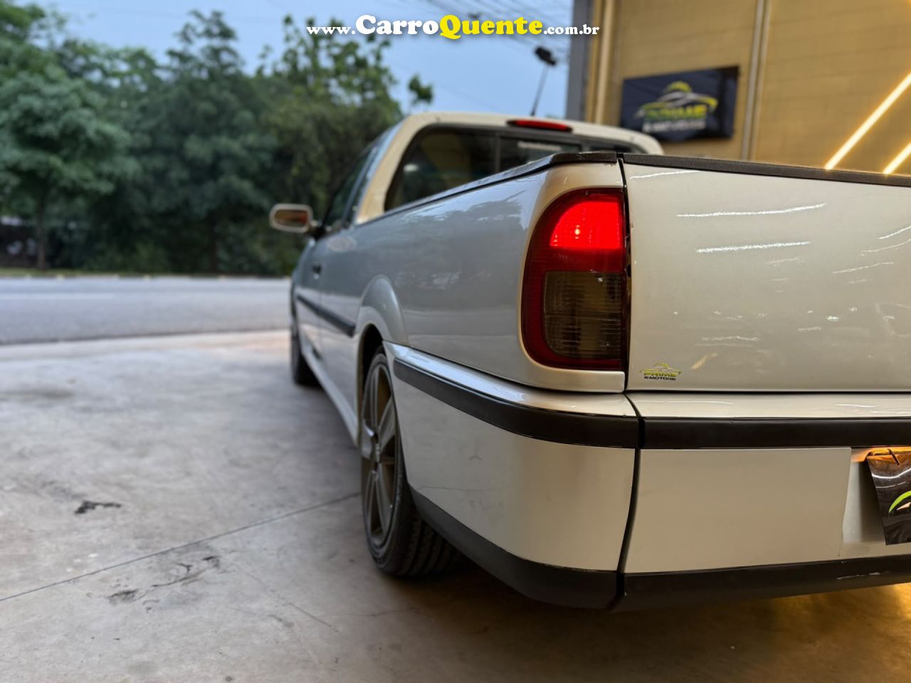 VOLKSWAGEN   SAVEIRO CITY 1.6   PRATA 2002 1.6 GASOLINA - Loja