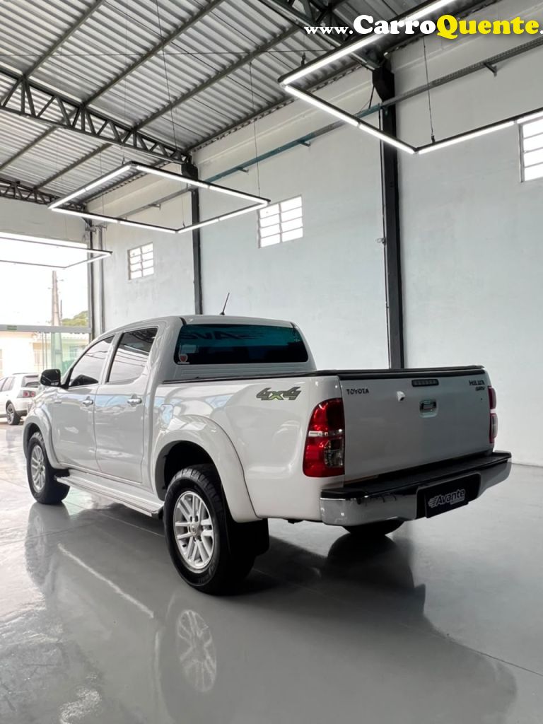 TOYOTA   HILUX CD SRV 4X2 2.7 FLEX 16V AUT.   BRANCO 2015 2.7 FLEX - Loja