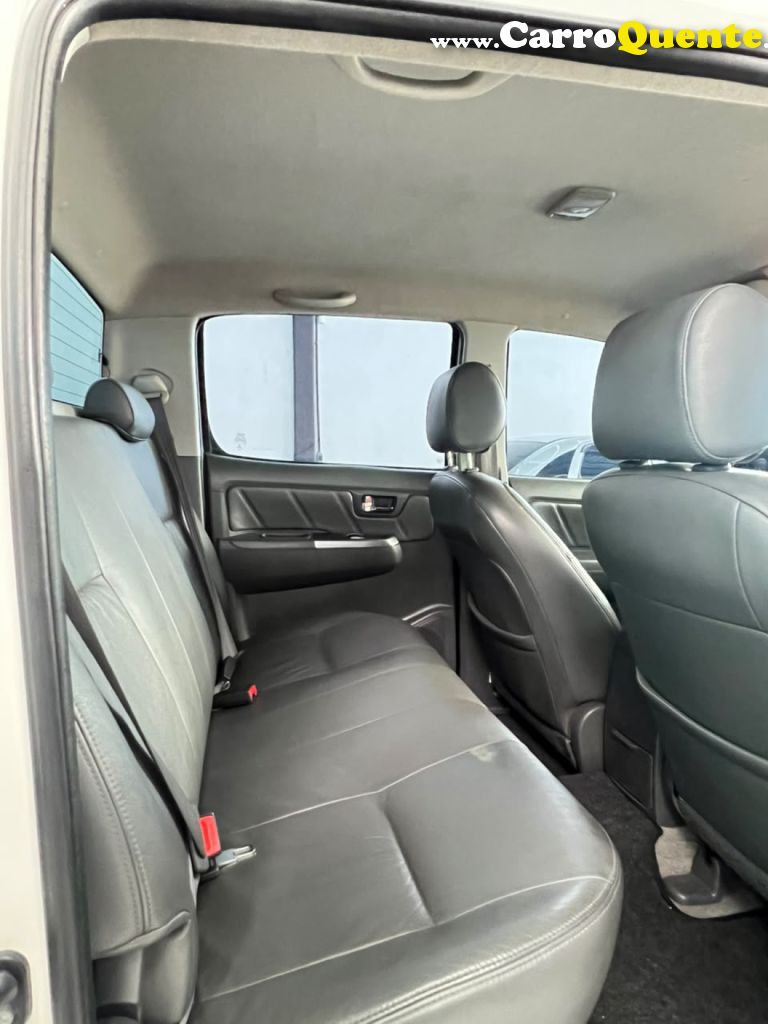 TOYOTA   HILUX CD SRV 4X2 2.7 FLEX 16V AUT.   BRANCO 2015 2.7 FLEX - Loja