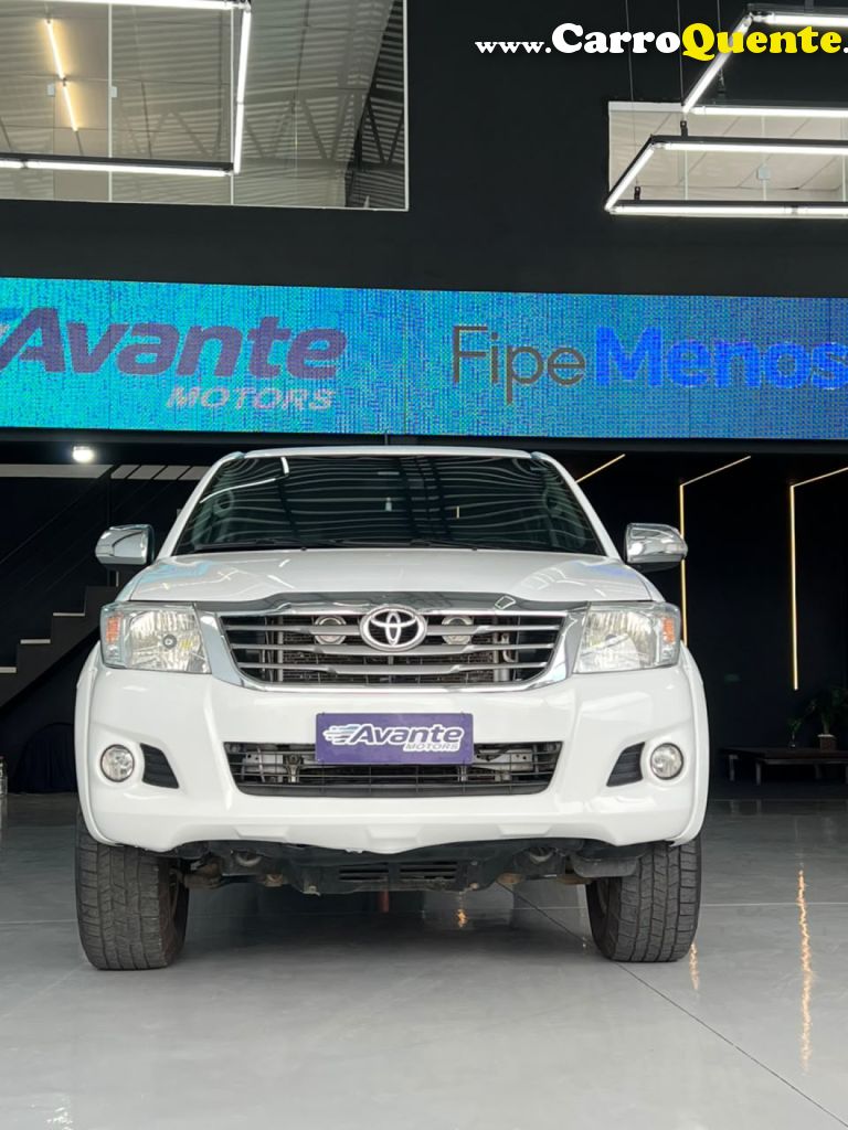 TOYOTA   HILUX CD SRV 4X2 2.7 FLEX 16V AUT.   BRANCO 2015 2.7 FLEX - Loja