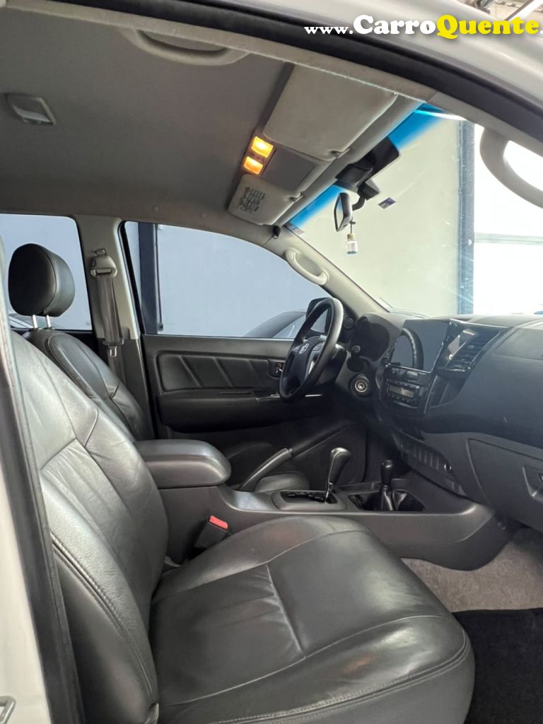 TOYOTA   HILUX CD SRV 4X2 2.7 FLEX 16V AUT.   BRANCO 2015 2.7 FLEX - Loja