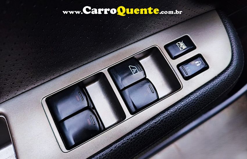 Nissan TIIDA 1.8 SL 16V FLEX 4P AUTOMÁTICO - Loja