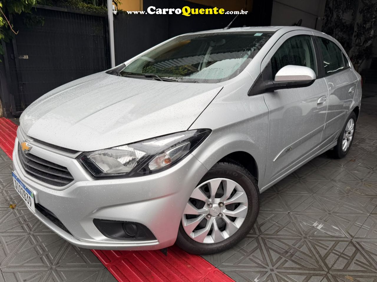 CHEVROLET   ONIX HATCH LT 1.4 8V FLEXPOWER 5P MEC.   PRATA 2018 1.4 FLEX - Loja
