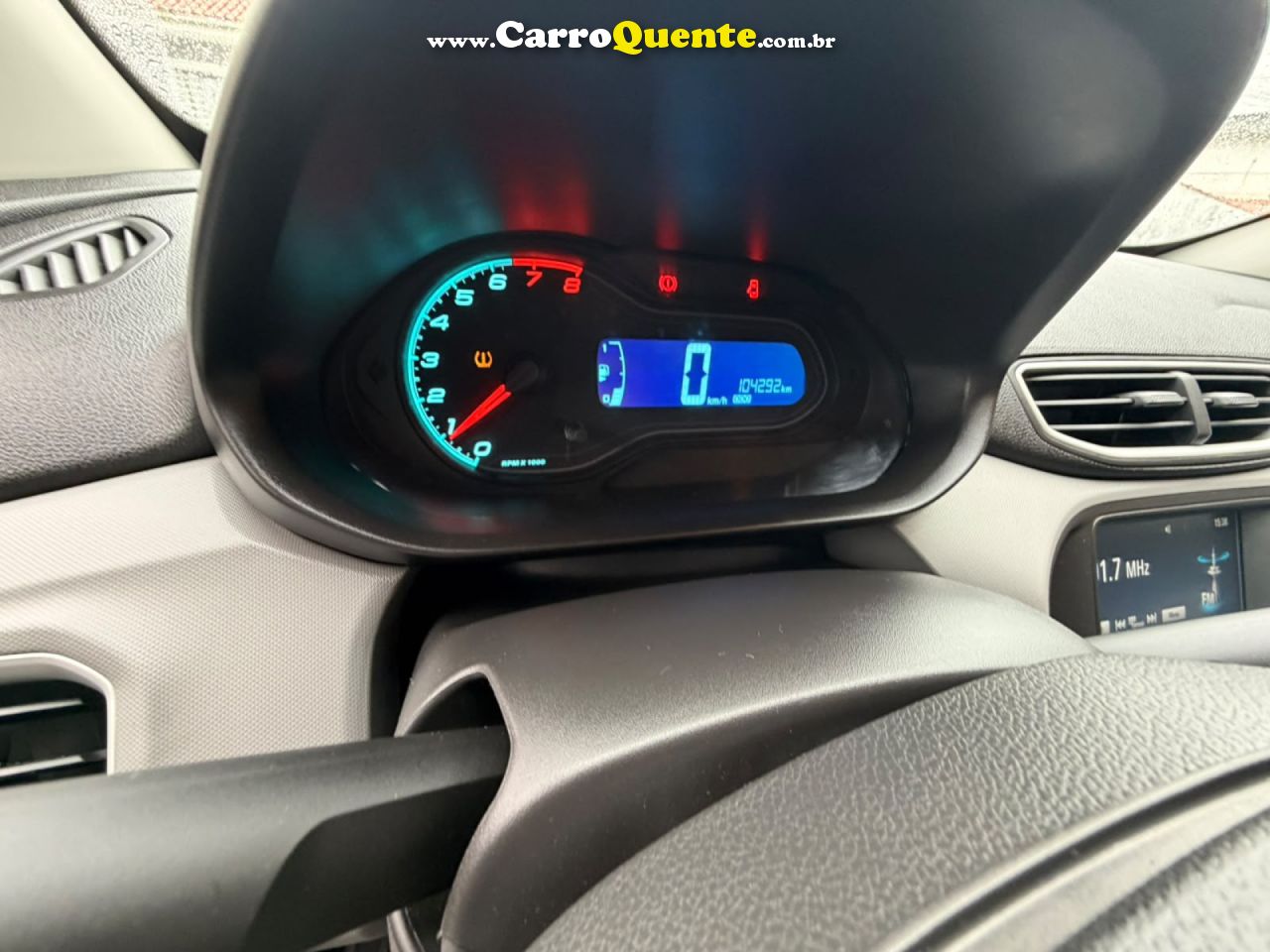 CHEVROLET   ONIX HATCH LT 1.4 8V FLEXPOWER 5P MEC.   PRATA 2018 1.4 FLEX - Loja