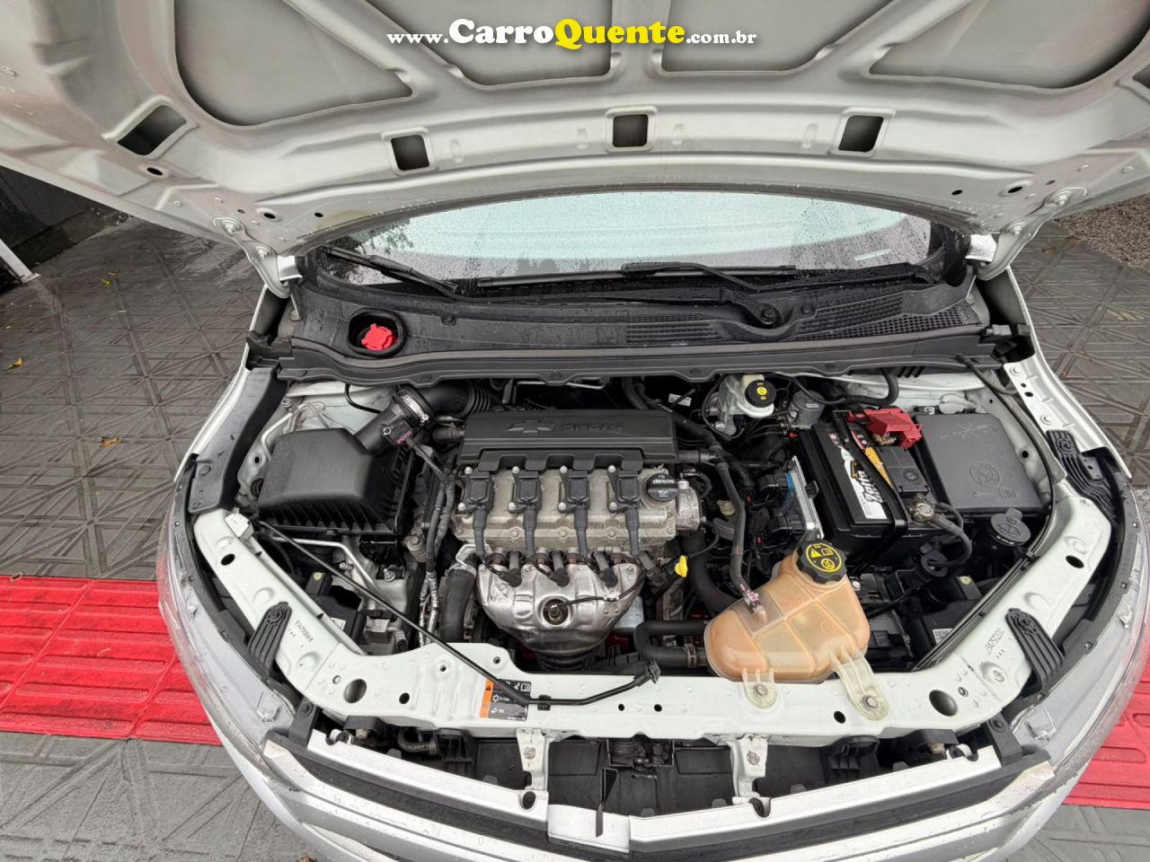 CHEVROLET   ONIX HATCH LT 1.4 8V FLEXPOWER 5P MEC.   PRATA 2018 1.4 FLEX - Loja