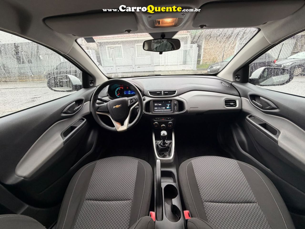 CHEVROLET   ONIX HATCH LT 1.4 8V FLEXPOWER 5P MEC.   PRATA 2018 1.4 FLEX - Loja