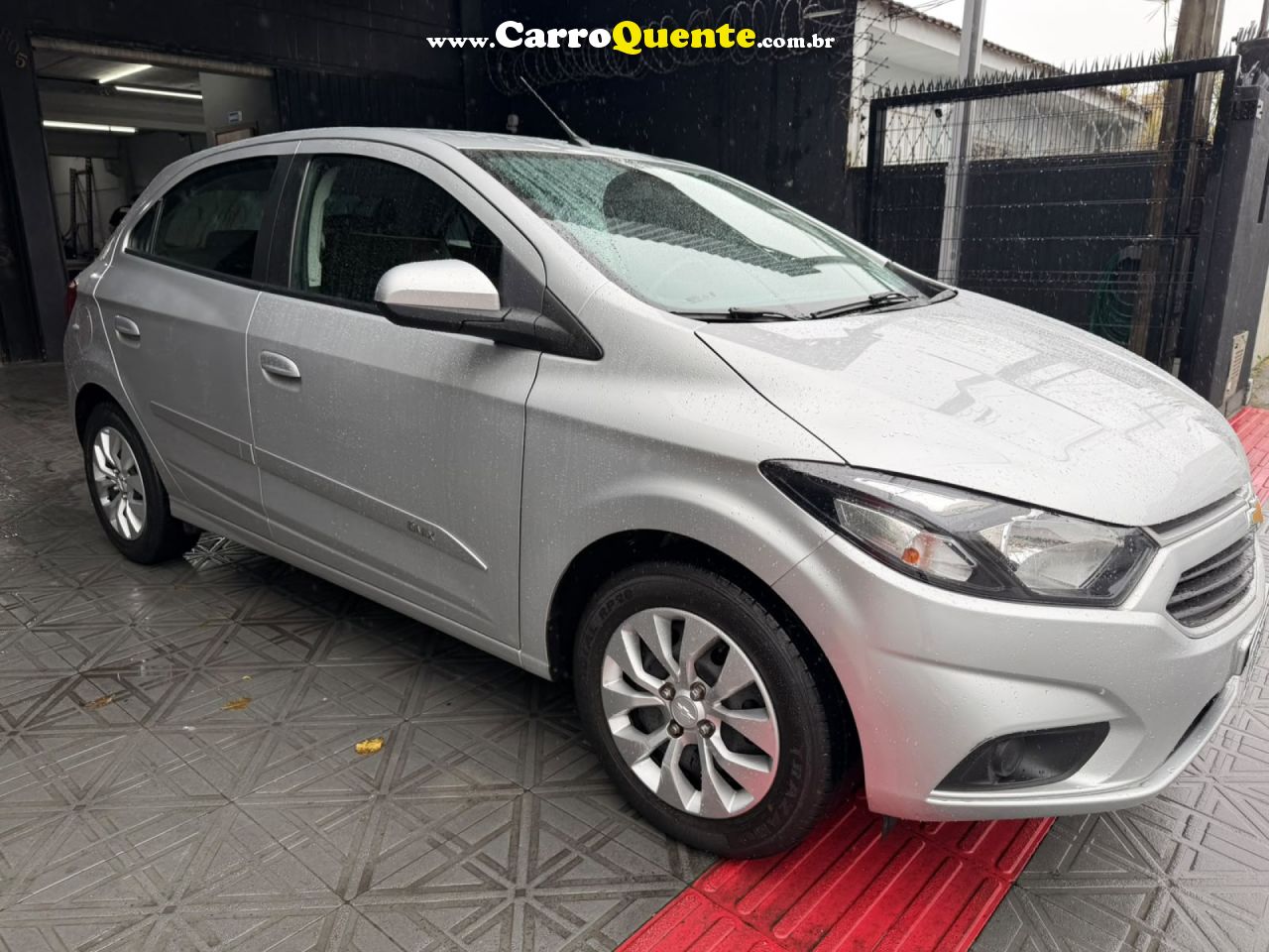 CHEVROLET   ONIX HATCH LT 1.4 8V FLEXPOWER 5P MEC.   PRATA 2018 1.4 FLEX - Loja