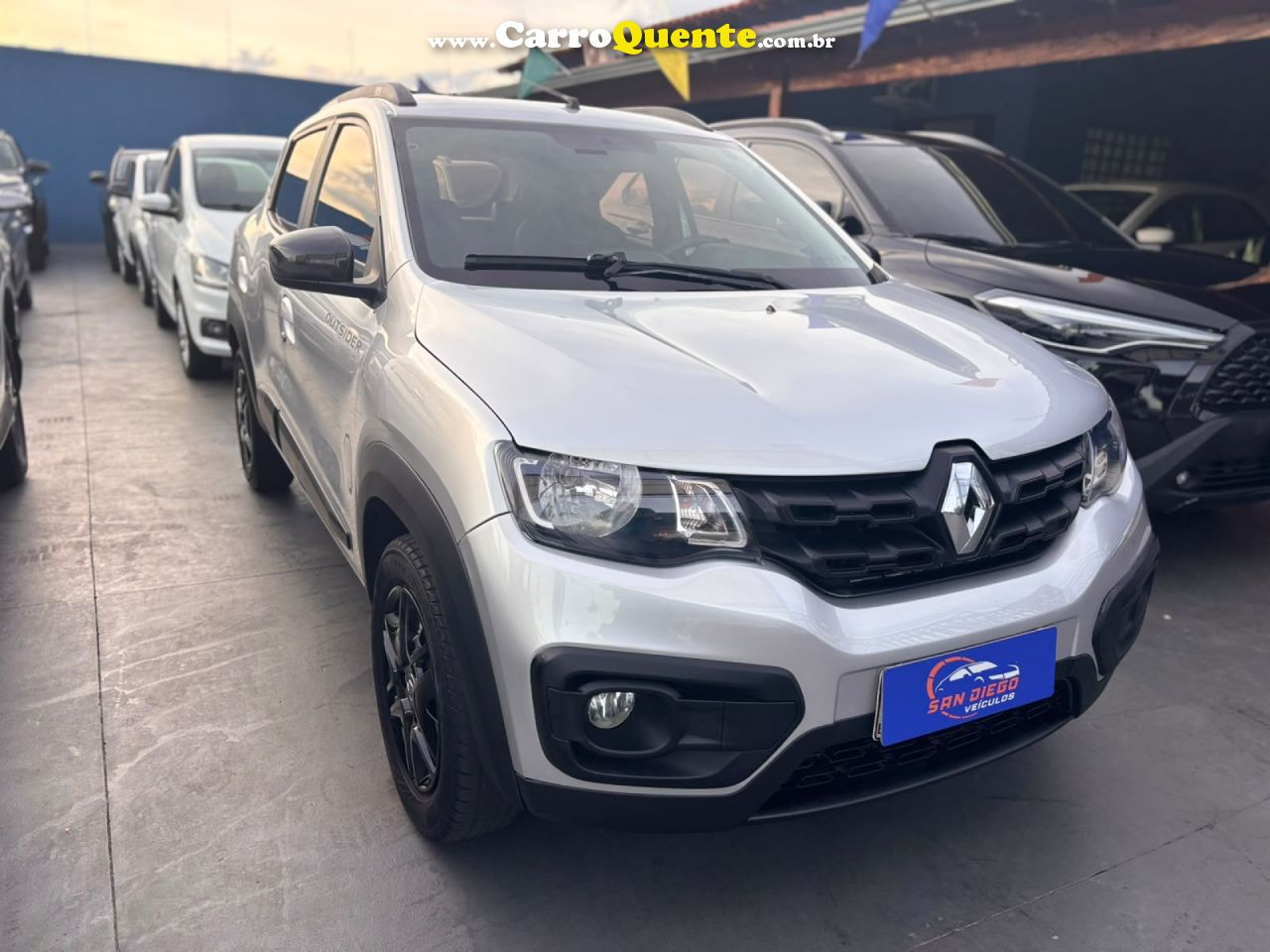 RENAULT   KWID OUTSIDER 1.0 FLEX 12V 5P MEC.   PRATA 2020 1.0 FLEX - Loja