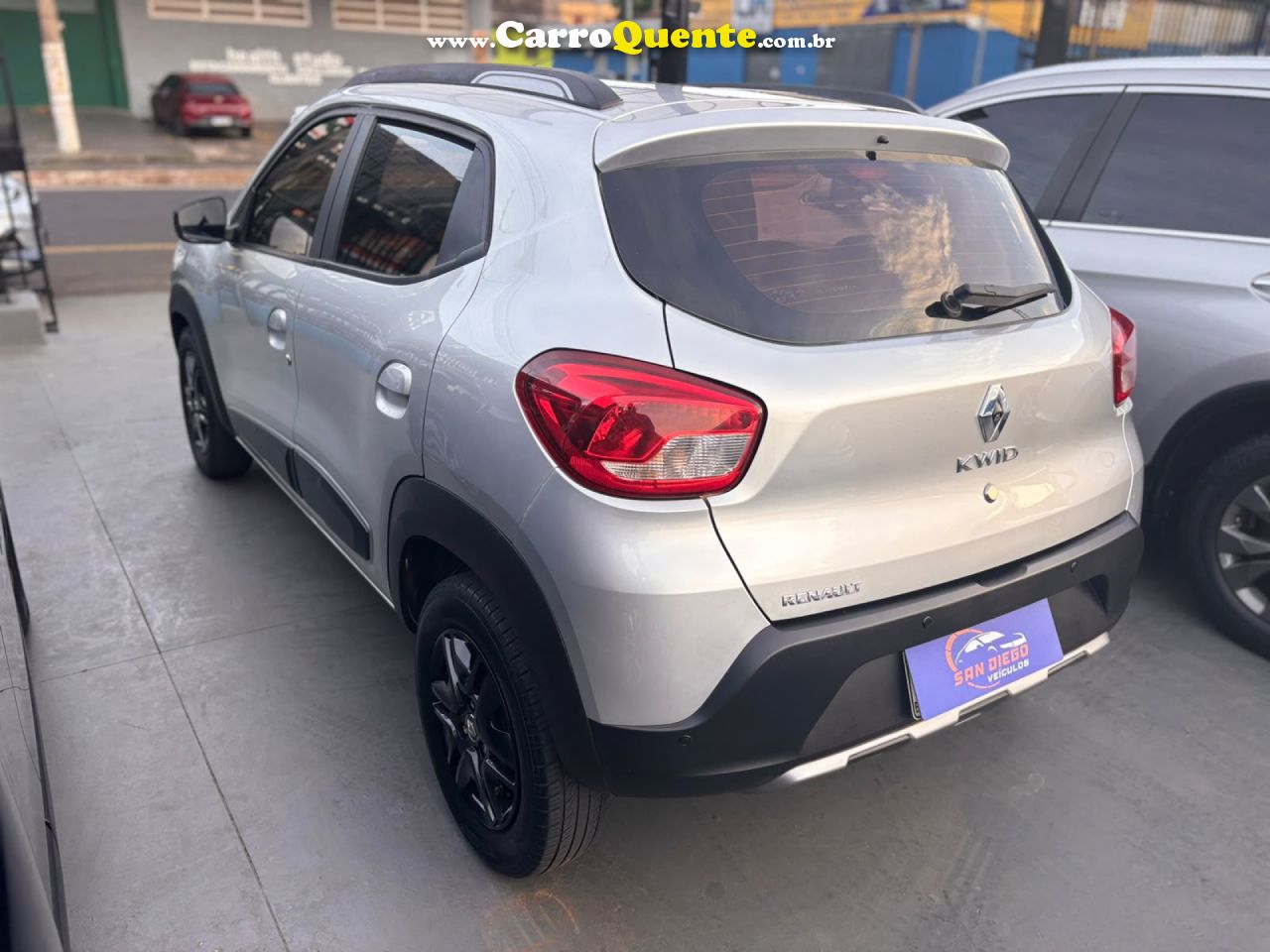 RENAULT   KWID OUTSIDER 1.0 FLEX 12V 5P MEC.   PRATA 2020 1.0 FLEX - Loja
