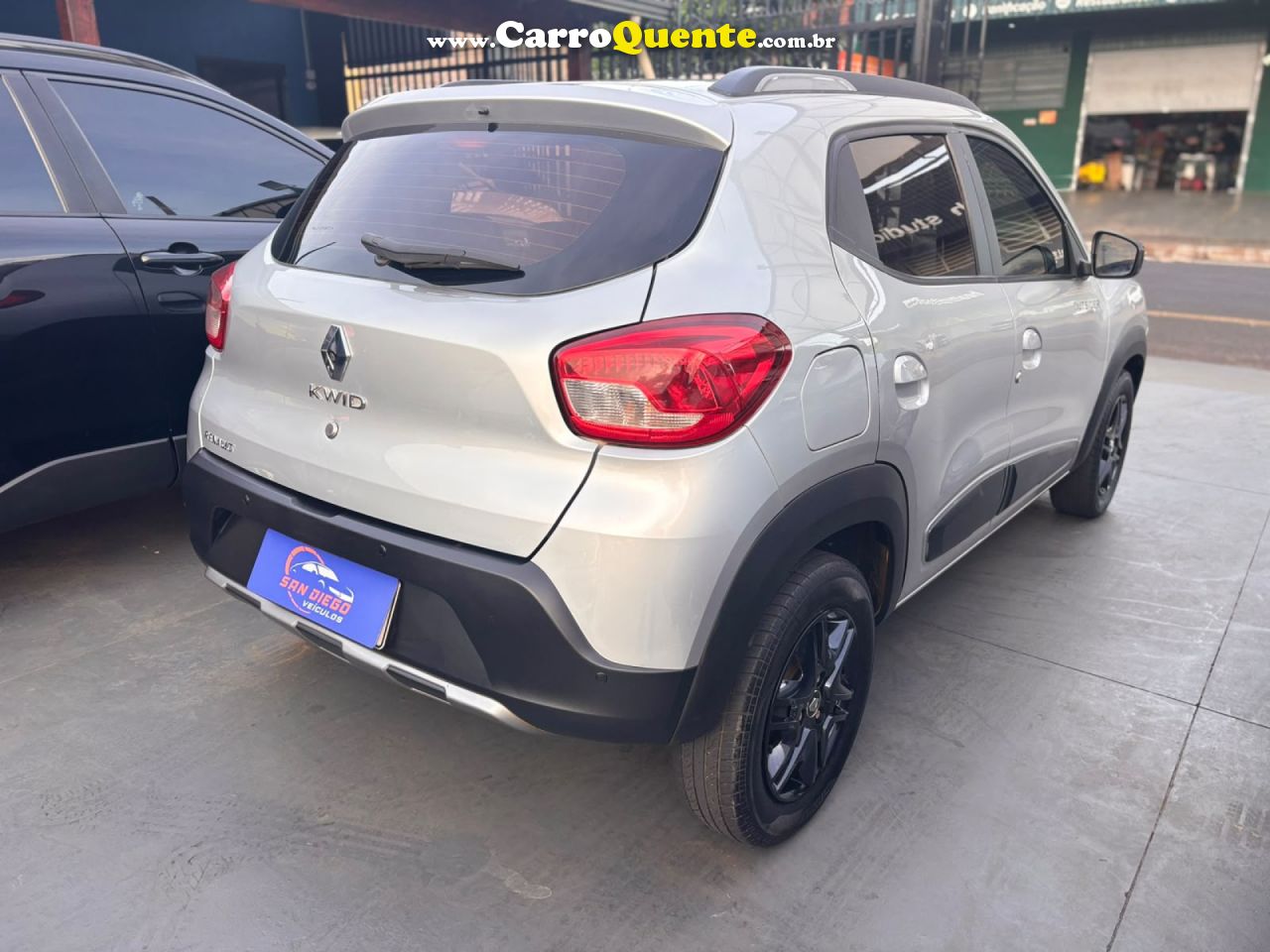 RENAULT   KWID OUTSIDER 1.0 FLEX 12V 5P MEC.   PRATA 2020 1.0 FLEX - Loja