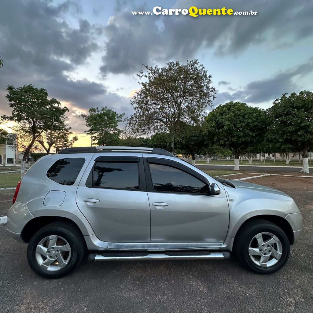 RENAULT   DUSTER DYNAMIQUE 1.6 FLEX 16V MEC.   PRATA 2014 1.6 FLEX - Loja