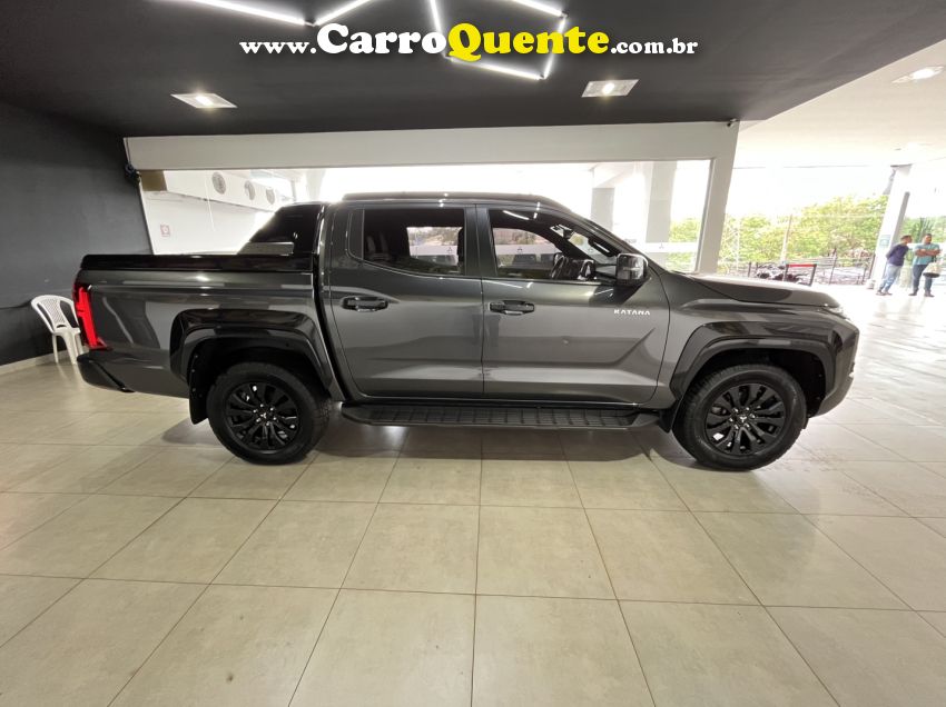 Mitsubishi TRITON 2.4 BITURBO DIESEL CD KATANA 4X4 AUTOMÁTICO - Loja