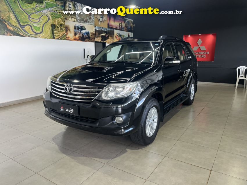 Toyota HILUX SW4 3.0 SRV 4X4 7 LUGARES 16V TURBO INTERCOOLER DIESEL 4P AUTOMÁTICO - Loja