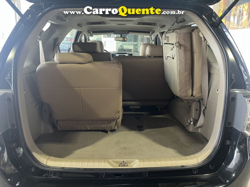 Toyota HILUX SW4 3.0 SRV 4X4 7 LUGARES 16V TURBO INTERCOOLER DIESEL 4P AUTOMÁTICO - Loja