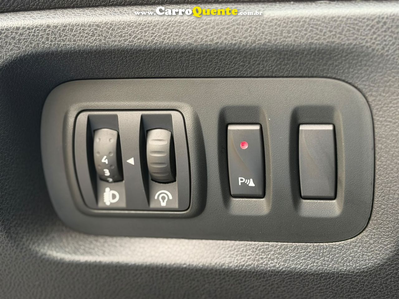 RENAULT CAPTUR 1.6 16V SCE INTENSE 2018 - Loja