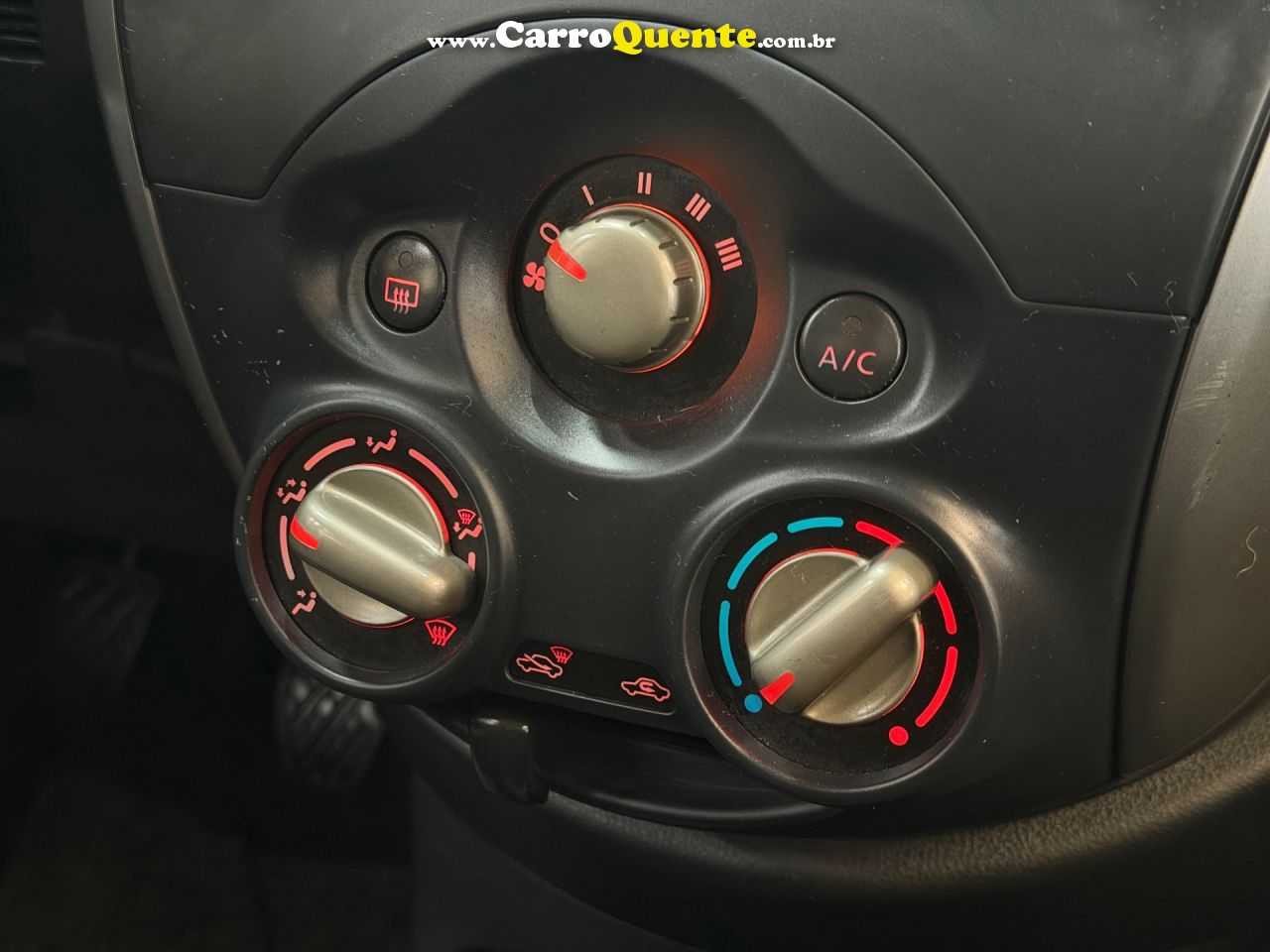 NISSAN MARCH 1.6 SV 16V 2016 - Loja