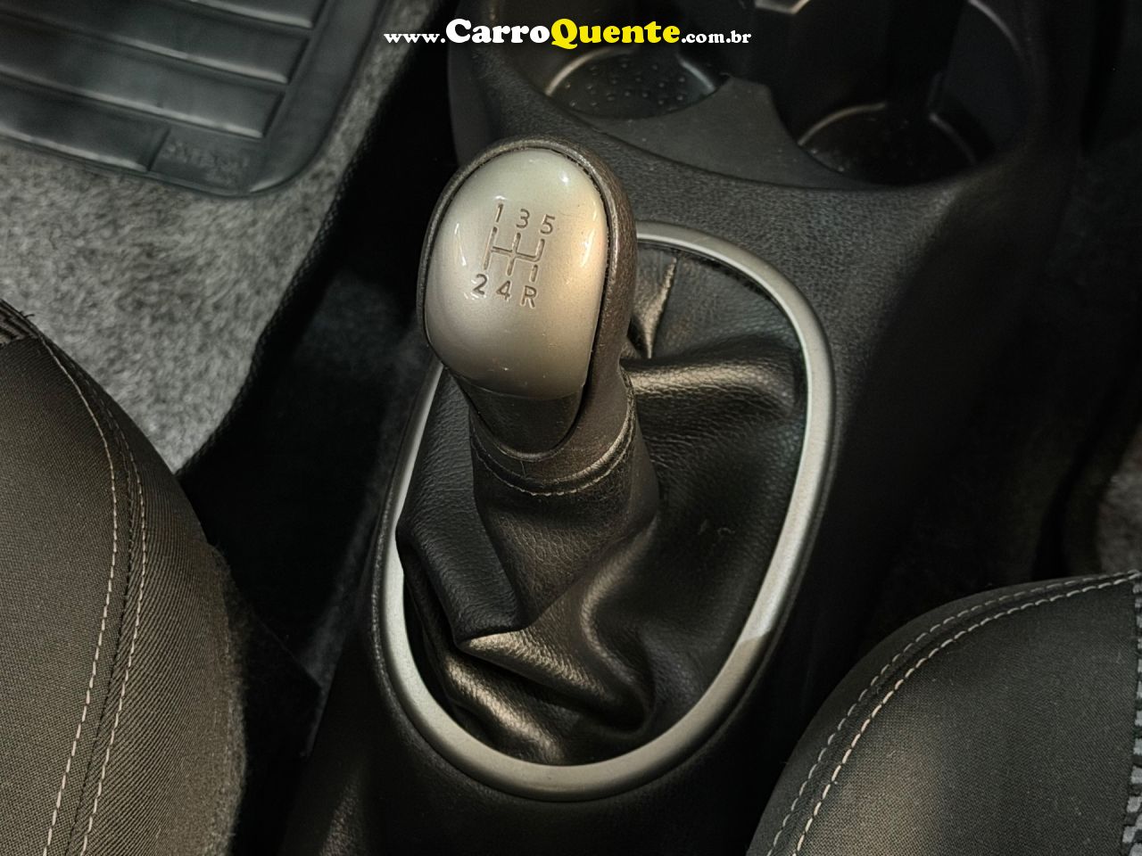 NISSAN MARCH 1.6 SV 16V 2016 - Loja