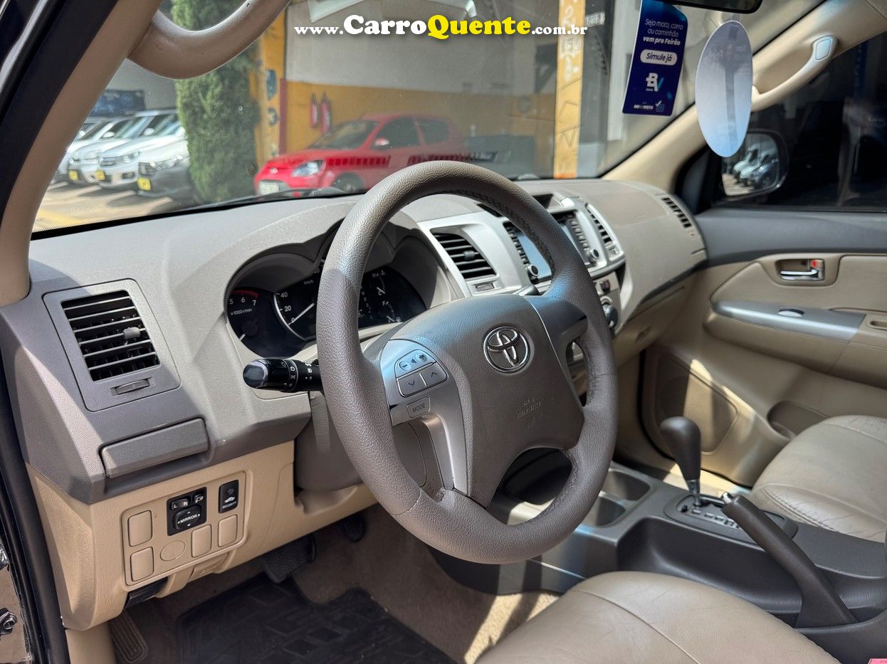 TOYOTA HILUX SW4 2.7 SR 4X2 16V 2013 - Loja