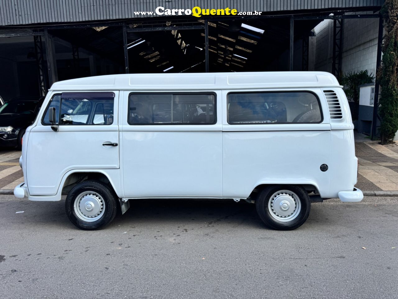 VOLKSWAGEN KOMBI 1.4 MI STD ESCOLAR 8V 2013 - Loja