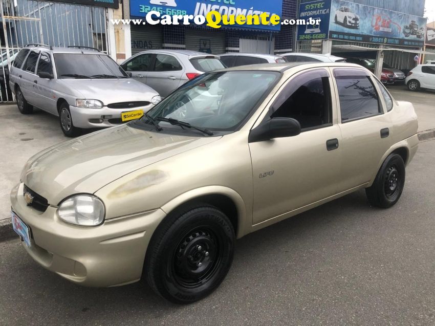 Chevrolet CORSA 1.0 MPFI CLASSIC SEDAN LIFE 8V FLEX 4P MANUAL - Loja