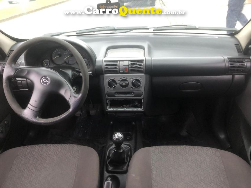 Chevrolet CORSA 1.0 MPFI CLASSIC SEDAN LIFE 8V FLEX 4P MANUAL - Loja